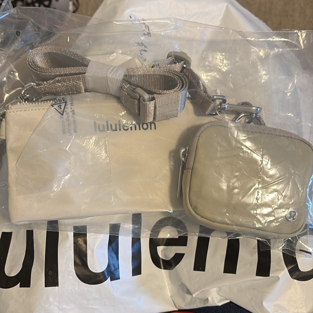 LULULEMON DUAL POUCH SLING
RAW LINEN/BONE - Picture 14 of 14